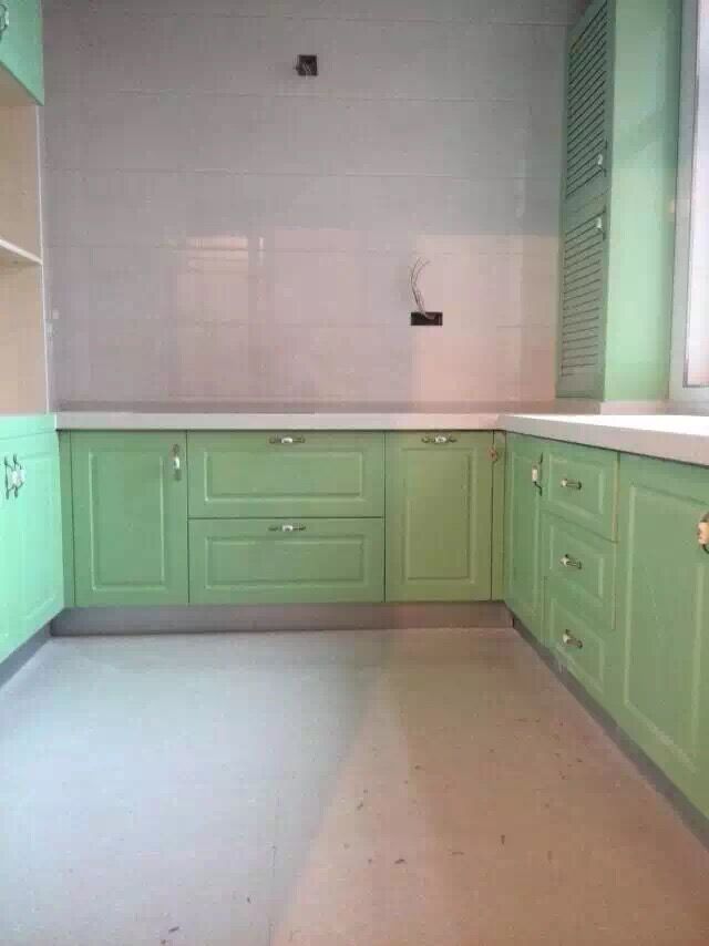 淺綠色櫥櫃